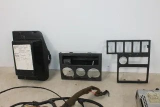 VW T4 Konvolut Innenraum Armaturenbrett Radio Kabelbaum Schrauben WFS Schalter Posten - Bild 10