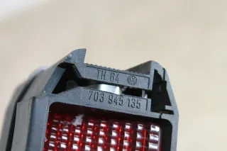 VW T4 3. Bremsleuchte drittes Bremslicht Rahmen Gehäuse Halter 703945135 - Bild 9