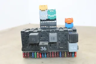 VW T4 Sicherungskasten Sicherungsbox Zentralelektrik ZE Relaiskasten 357937039 - Bild 2