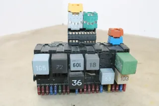 VW T4 Sicherungskasten Sicherungsbox Zentralelektrik ZE Relaiskasten 357937039 - Bild 2