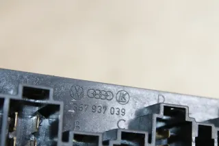 VW T4 Sicherungskasten Sicherungsbox Zentralelektrik ZE Relaiskasten 357937039 - Bild 6