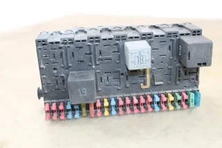 VW T4 Sicherungskasten Sicherungsbox Zentralelektrik ZE Relaiskasten 357937039 - Bild 2