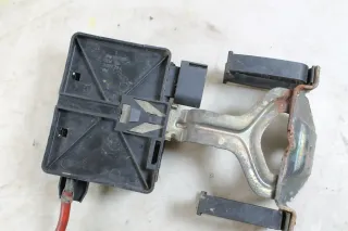 VW T4 Batteriehalter Klemme Batterie Befestigung Sicherungskasten Sicherungen 7D0915303A 7D0937509 - Bild 8