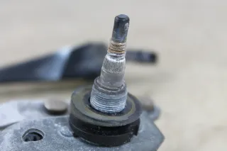VW T4 Scheibenwischermotor Wischergestänge Wischermotor hinten Heckklappe Wischerarm 701955713A - Bild 5