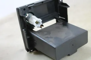 VW T4 Aschenbecher Zigarettenanzünder Rahmen Einsatz Ascher 7D0857305B - Bild 4