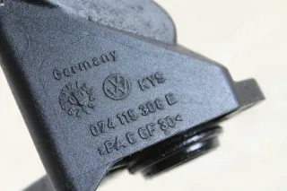 VW T4 2.5 TDI Öleinfüllstutzen Entlüftung Öleinfüllrohr Füllrohr Ventildeckel 074115308E - Bild 5