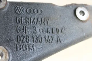 VW T4 1.9 TD ABL Halter Konsole Einspritzpumpe Dieselpumpe Pumpe 028130147A - Bild 6