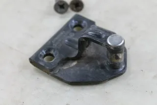 VW T4 Schließkeil Türschließkeil Türkeil Keil Schloss Heckklappe 701827537E - Bild 2