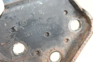 VW T4 2.5 TDI Lagerbock Schaltgestänge Getriebe Schalthebel Bock 701711015A - Bild 5