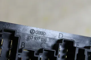 VW T4 Sicherungskasten Sicherungsbox Zentralelektrik ZE Relaiskasten 357937039 - Bild 6