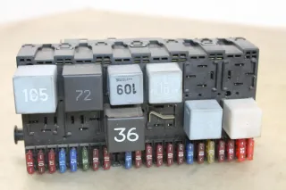 VW T4 Sicherungskasten Sicherungsbox Zentralelektrik ZE Relaiskasten 357937039 - Bild 2